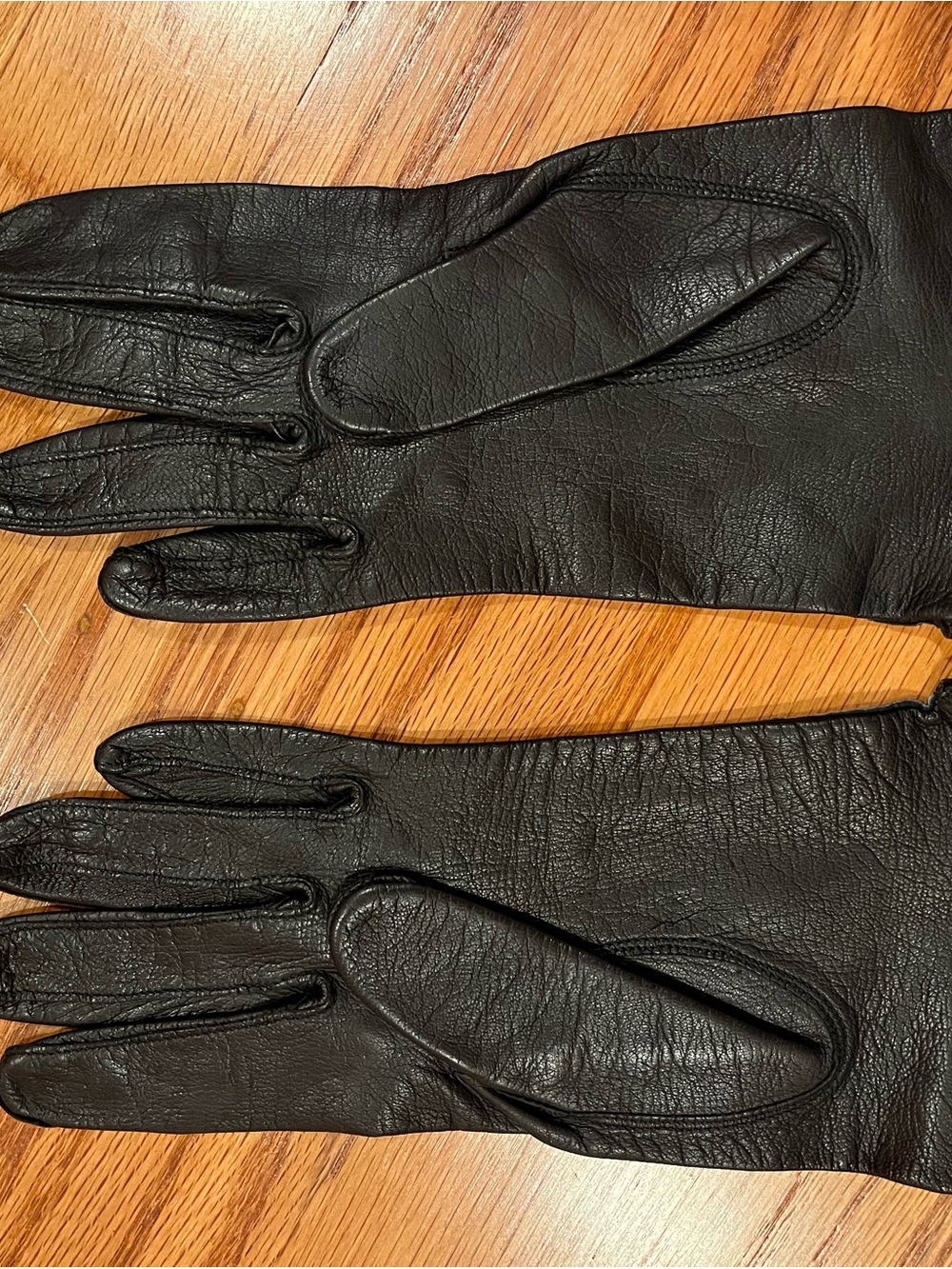 Women’s Black Leather Driving Gloves - Classic Style